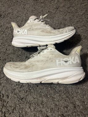 Hoka Clifton 9